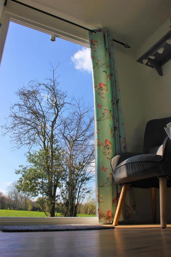 Hopgarden Glamping Luxury Shepherds Huts Wadhurst ภายนอก รูปภาพ